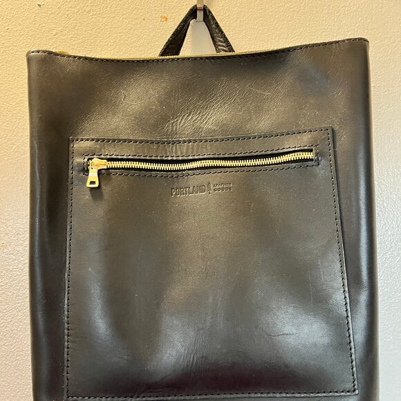 Portland Leather Classic Black Backpack - Picture 4 of 10